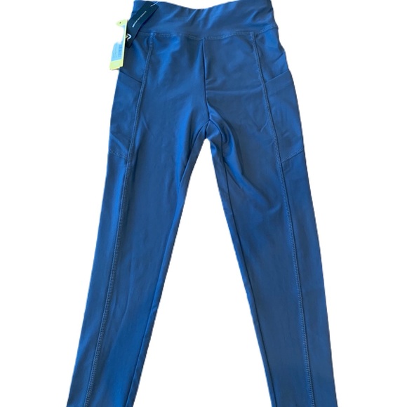 Runway Other - NWT - Runway Side Pocket Active Legging